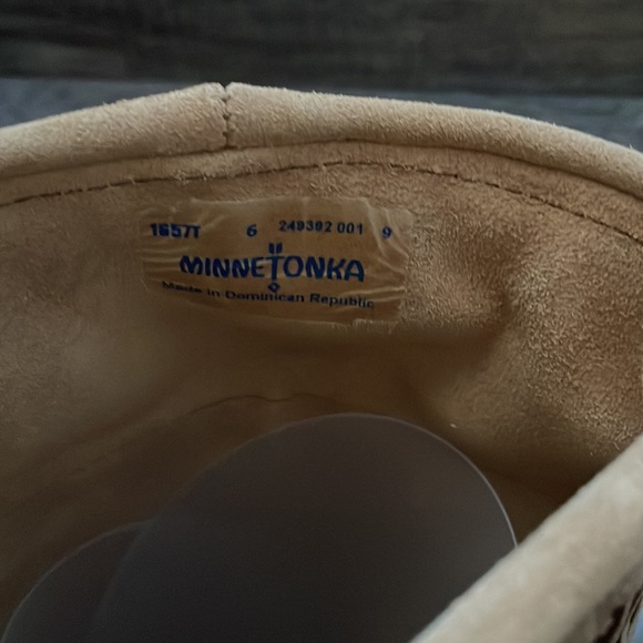 Minnetonka 5 layer fringe moccasin boot - Picture 4 of 6